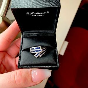 Beautiful ring. Never worn